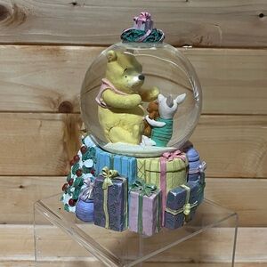 Vintage Disney Winnie the Pooh / Piglet Christmas Snowglobe
